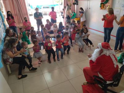 Núcleo Feminino Coprossel e CEMEI Sementinha do Saber levam alegria no Natal das Crianças da Escola